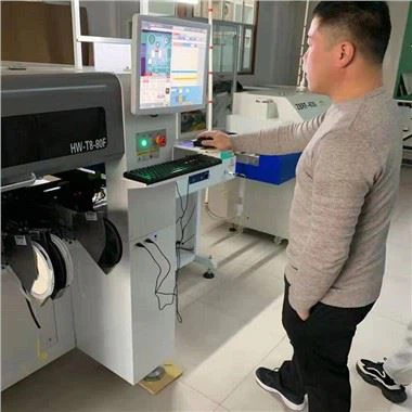 Ciparvadība uztver un novieto elektroniku